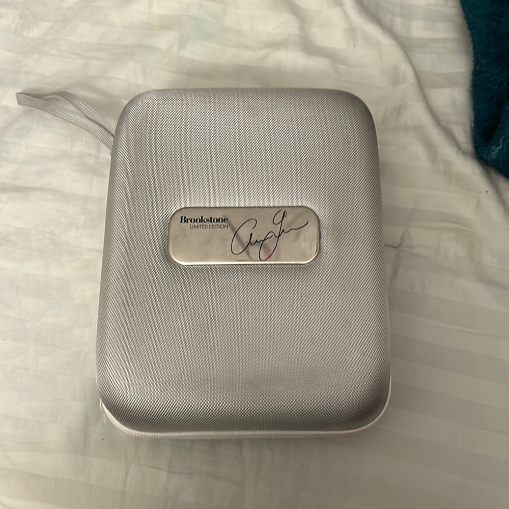 ariana grande limited addition brook stone cat headphones